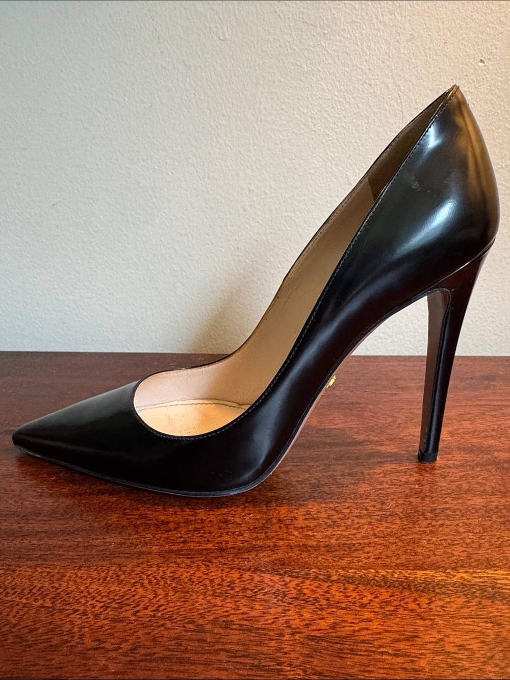 Prada Black Pointed Toe Heels in Patent Leather - 11cm / 4.33” Heel - Italy - 7